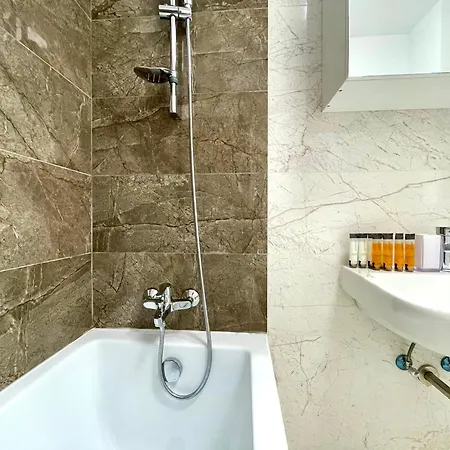 Carpatilor Urban Escape Studio: Free Parking & Ac Braşov