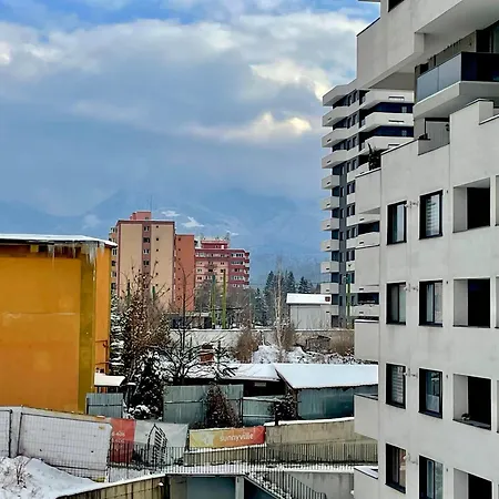 Apartment Carpatilor Urban Escape With Free Parking And Ac Brasov