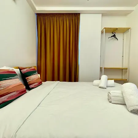 Carpatilor Urban Escape With Free Parking And Ac Apartment