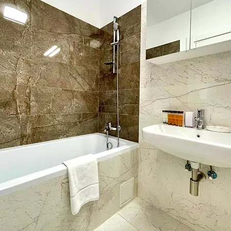 Appartamento Carpatilor Urban Escape Studio: Free Parking & Ac Braşov